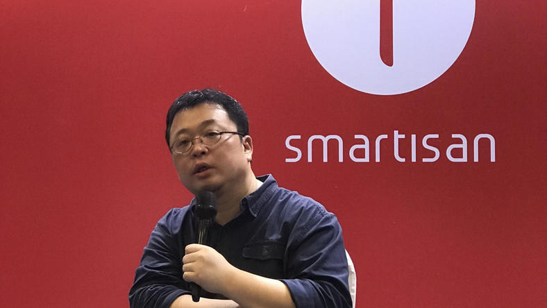 “蒙代尔三角”三难抉择中的锤子手机